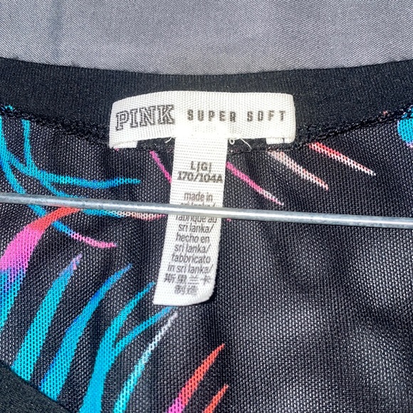 VS pink tank - Picture 2 of 2